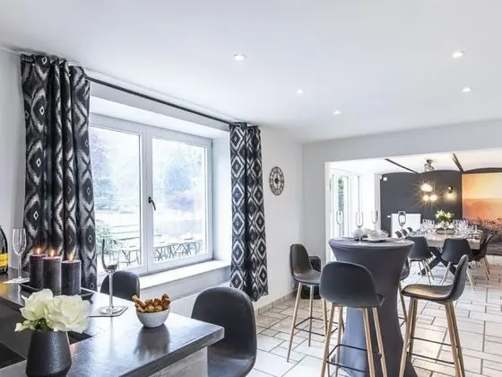 Tranquil Holiday Home in Manhay with Hot Tub near Ski Area - Lobi