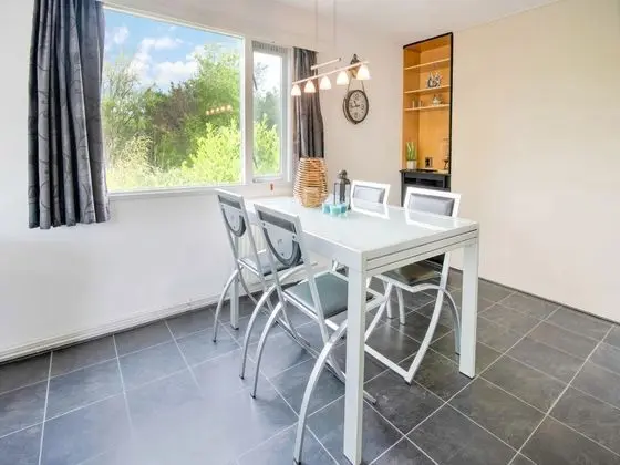 Tranquil Holiday Home in Ooltgensplaat Near Lakebeach and Boat Dock - Yerinde Yemek
