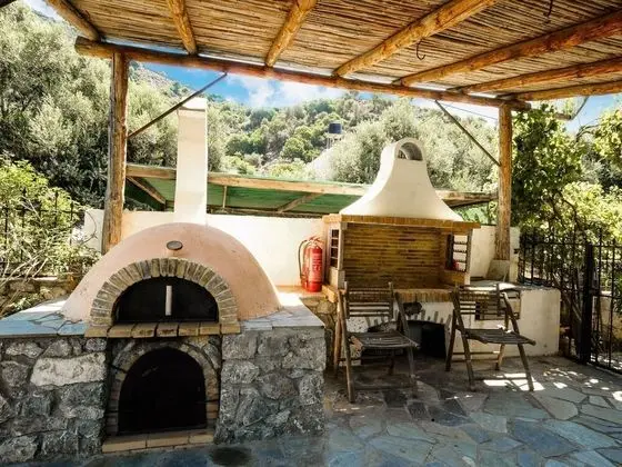 Tranquil Holiday Home in Palaiochora near Sea Beach - Dış Mekan