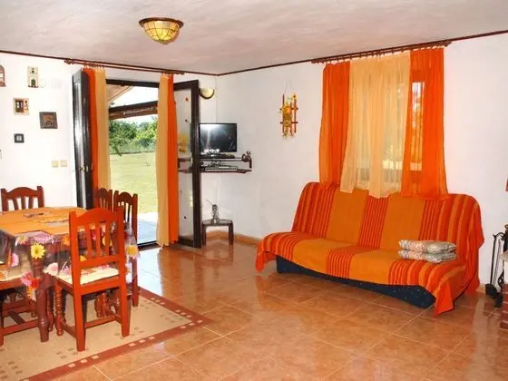 Tranquil Holiday Home in Pula With Swimming Pool - Yerinde Yemek