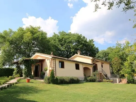 Tranquil Holiday Home in Selci With Swimming Pool - Dış Mekan