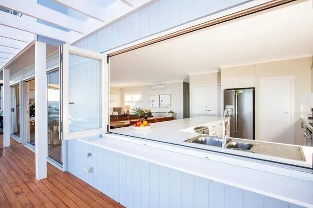Tranquility Beach House - Absolute Waterfront - Child and Pet Friendly - İç Mekan
