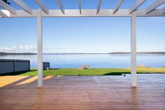 Tranquility Beach House - Absolute Waterfront - Child and Pet Friendly - Oda