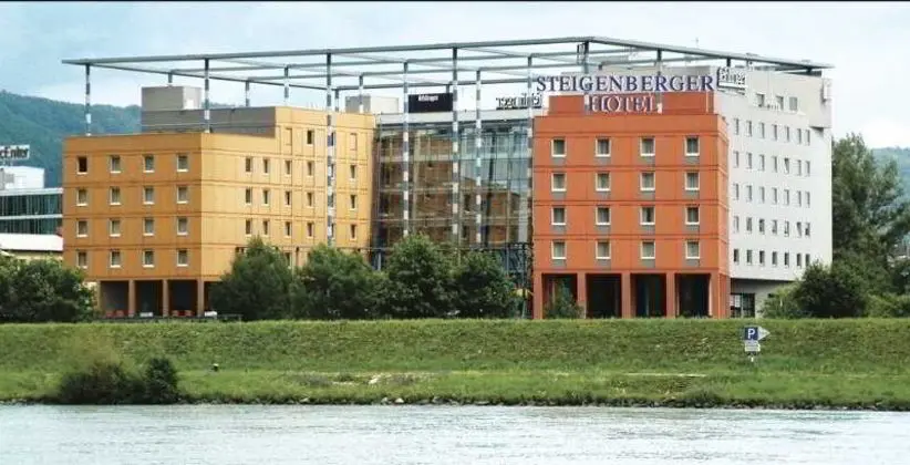 Trans World Hotel Donauwelle - Genel