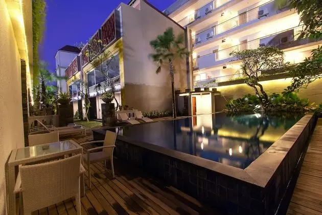 Transera Kamini Legian - Havuz