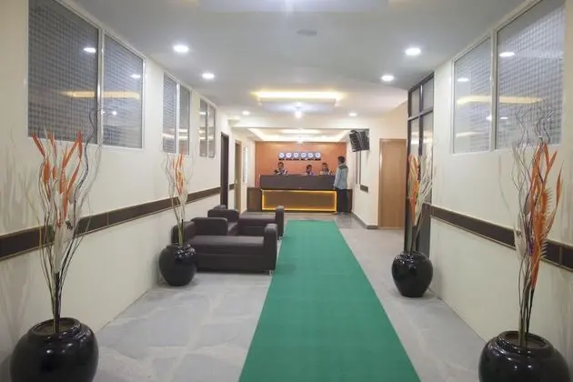 Tranzotel Bangalore Airport Hotel - Lobi