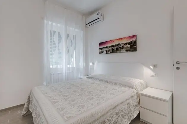 Trastevere White Apartment