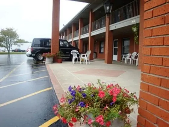 Travel Inn & Suites
