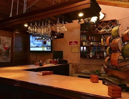 TRAVEL SUITES - Bar