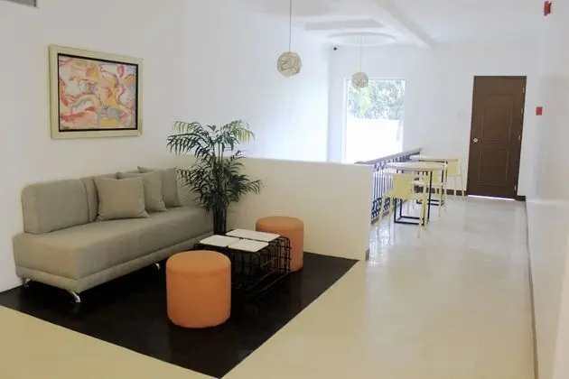 Travelbee Capitol Inn - Lobi
