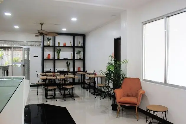 Travelbee Capitol Inn - Yerinde Yemek