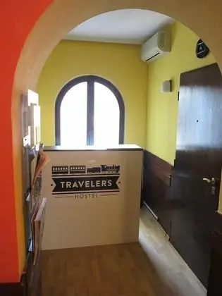 Traveler's Hostel & Apartments - Lobi