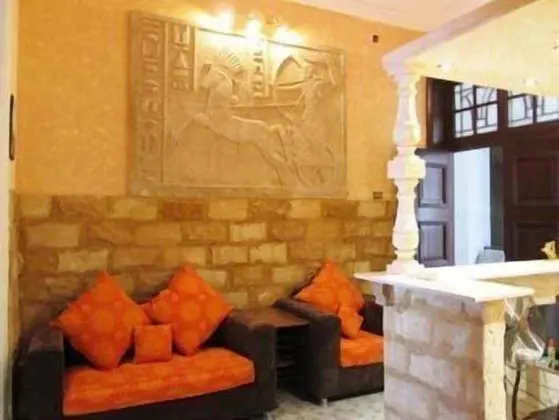 Traveler's House Hotel