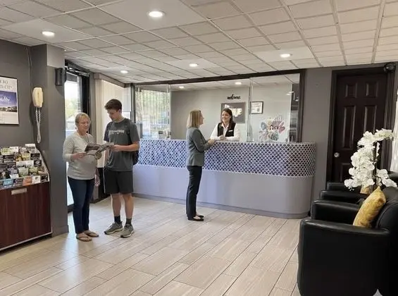 Travelers Inn - Lobi