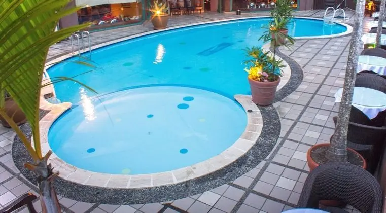 Travellers Suites Serviced Apartments - Havuz