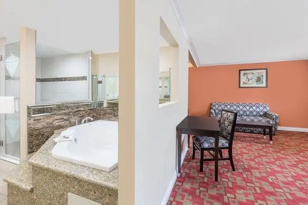 Travelodge Inn&Suites by Wyndham Bell Los Angeles 