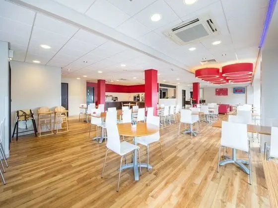Travelodge Liverpool Central The Strand - Yerinde Yemek