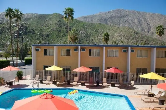 Travelodge Palm Springs - 1