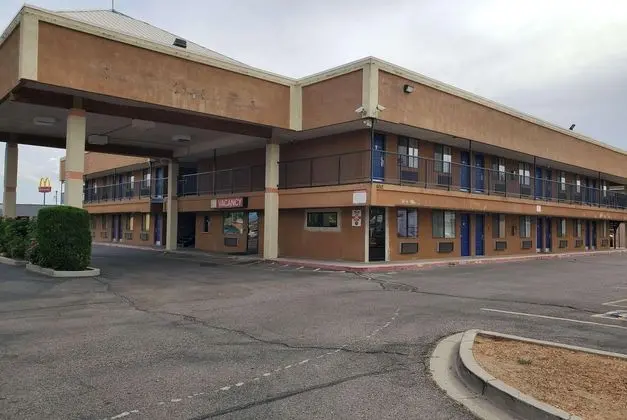 Travelodge by Wyndham Albuquerque West