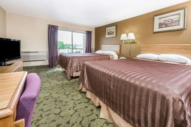 Travelodge by Wyndham Bloomington 