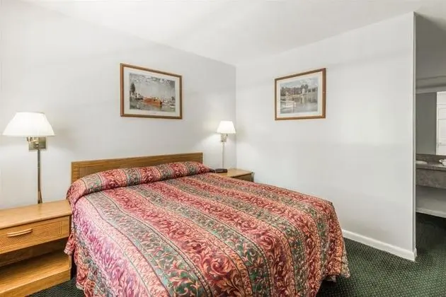 Travelodge by Wyndham Cape Cod Area