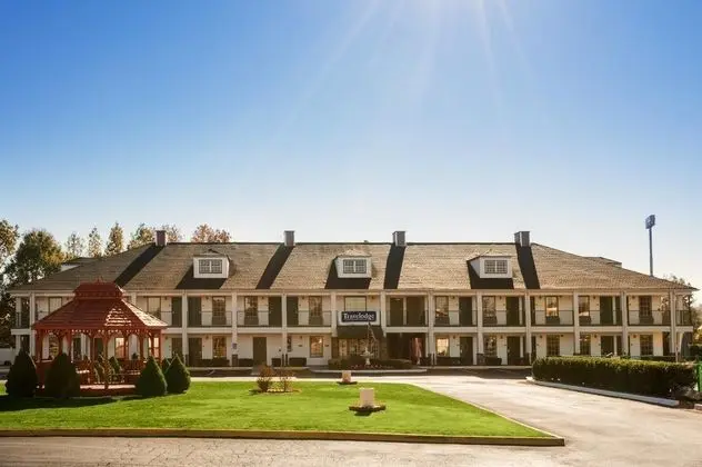 Travelodge by Wyndham Commerce GA Tanger Outlets