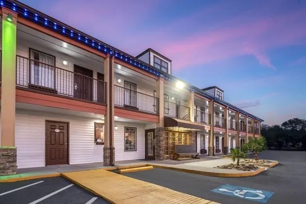 Travelodge by Wyndham Commerce GA Tanger Outlets - Dış Mekan