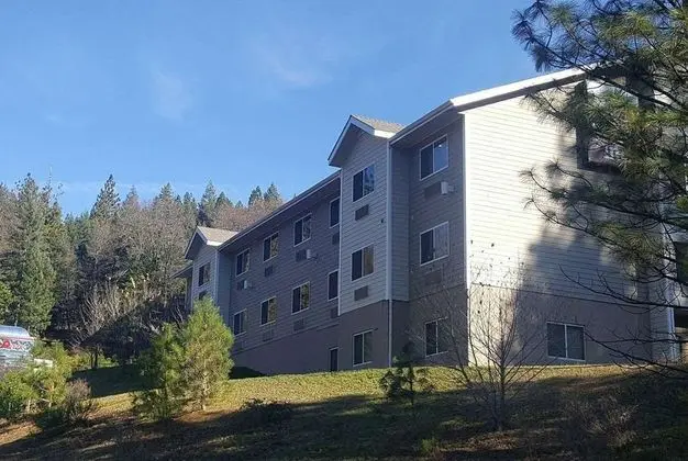 Travelodge by Wyndham Dunsmuir