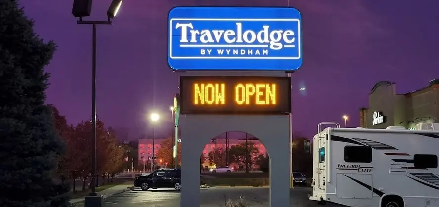 Travelodge by Wyndham Elkhart - Dış Mekan