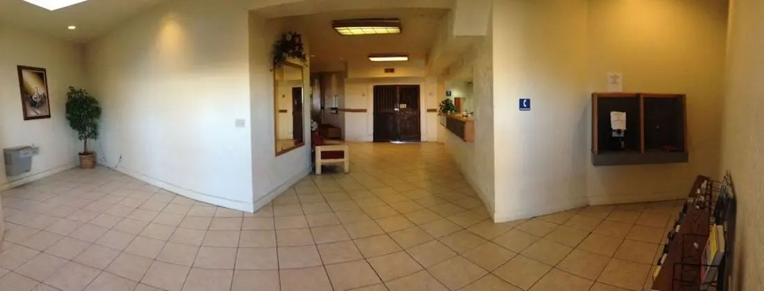 Travelodge by Wyndham Farmington Hwy 64 - Lobi