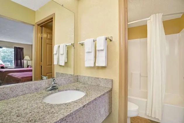 Travelodge by Wyndham Forest Park Atlanta South - Banyo Tipleri