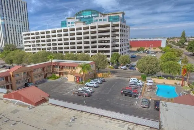 Travelodge by Wyndham Fresno Convention Center 