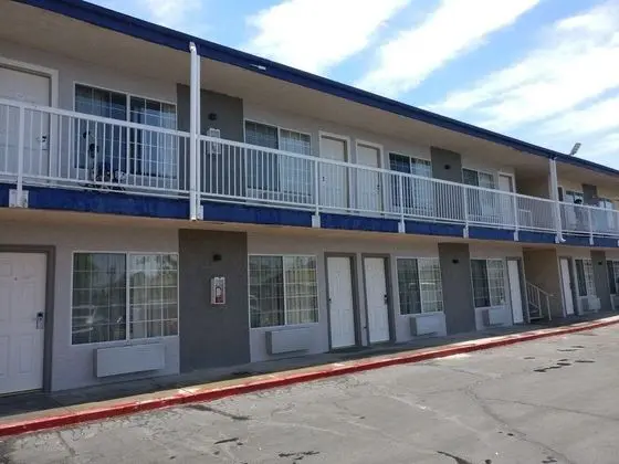 Travelodge by Wyndham Fresno Yosemite Area