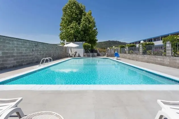 Travelodge by Wyndham Grants Pass - Havuz