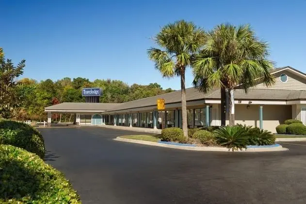 Travelodge by Wyndham Hinesville