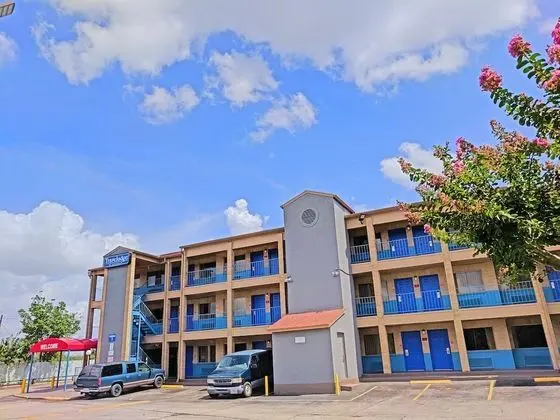 Travelodge by Wyndham Houston Hobby Airport - Dış Mekan