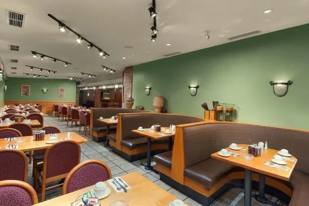 Travelodge by Wyndham Kingston LaSalle Hotel