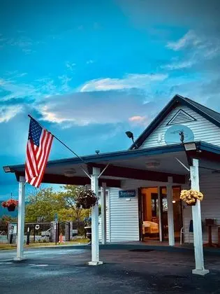 Travelodge by Wyndham Lake George NY - Dış Mekan