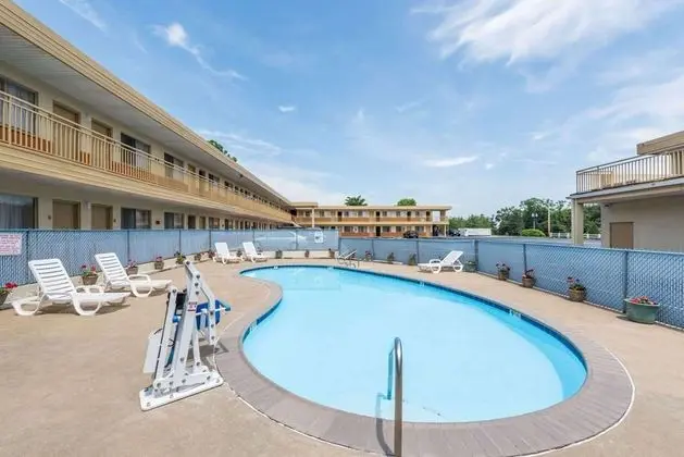 Travelodge by Wyndham Lancaster Amish Country 