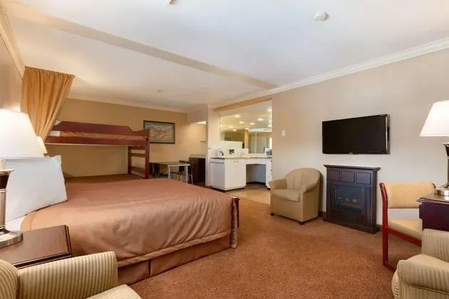 Travelodge by Wyndham Langley City