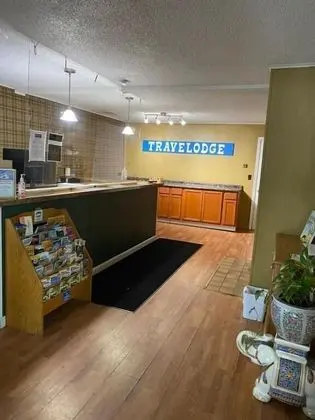 Travelodge by Wyndham Lincoln Near White Mountain - Lobi