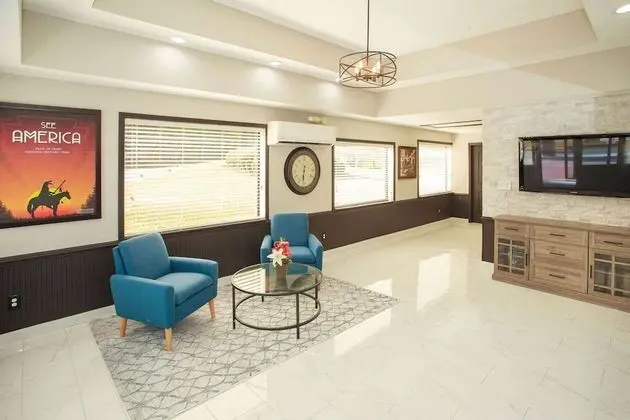 Travelodge by Wyndham Macon West - Lobi
