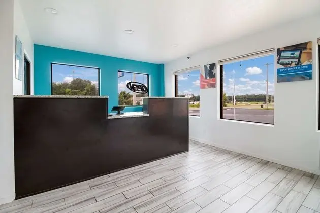 Travelodge by Wyndham Metropolis - Lobi