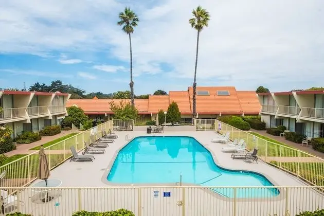 Travelodge by Wyndham Monterey Bay - Havuz