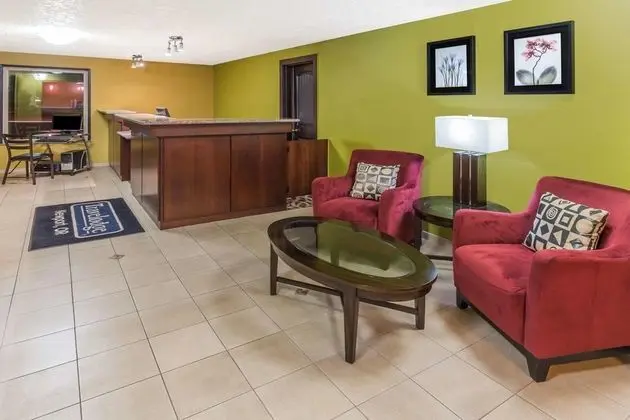 Travelodge by Wyndham Newport - Lobi