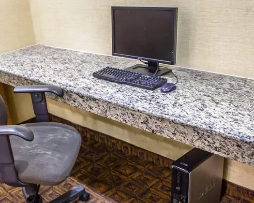 Travelodge by Wyndham Ozone Park