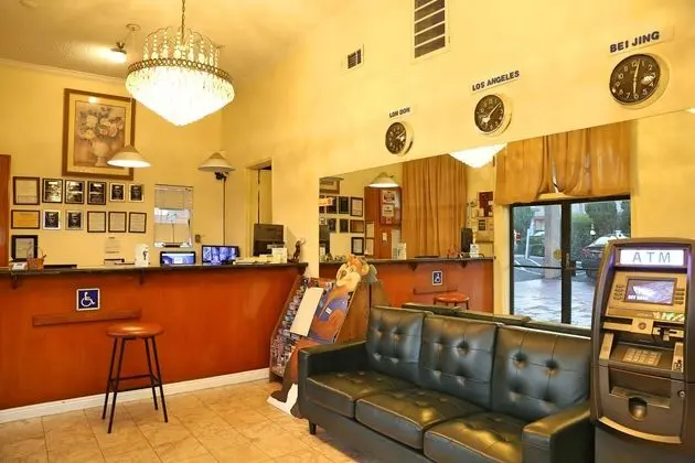 Travelodge by Wyndham Pasadena Central - Lobi