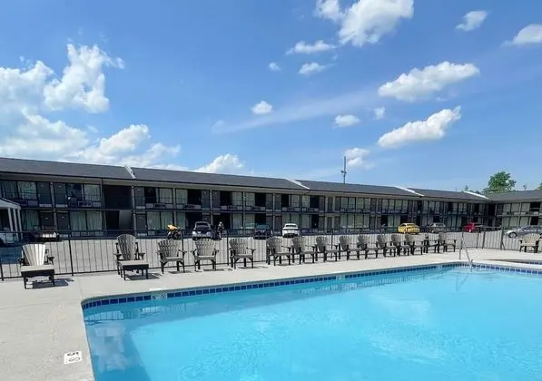 Travelodge by Wyndham Pigeon Forge Dollywood Lane - Havuz