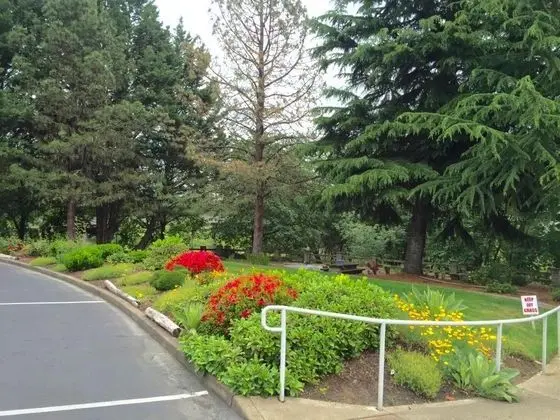 Travelodge by Wyndham Roseburg Riverfront