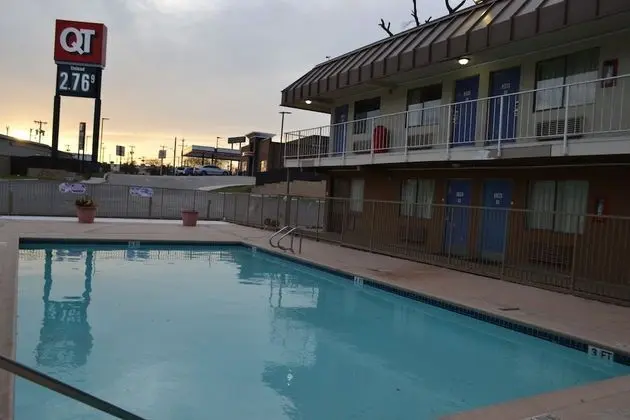 Travelodge by Wyndham San Antonio Lackland AFB North